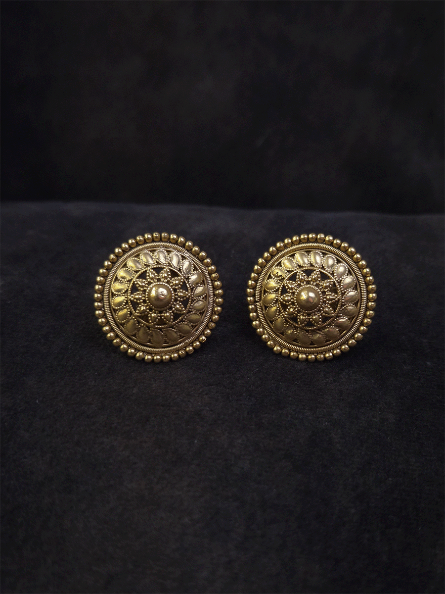 Traditional gold finish flower center design studs with dotted design on circumference