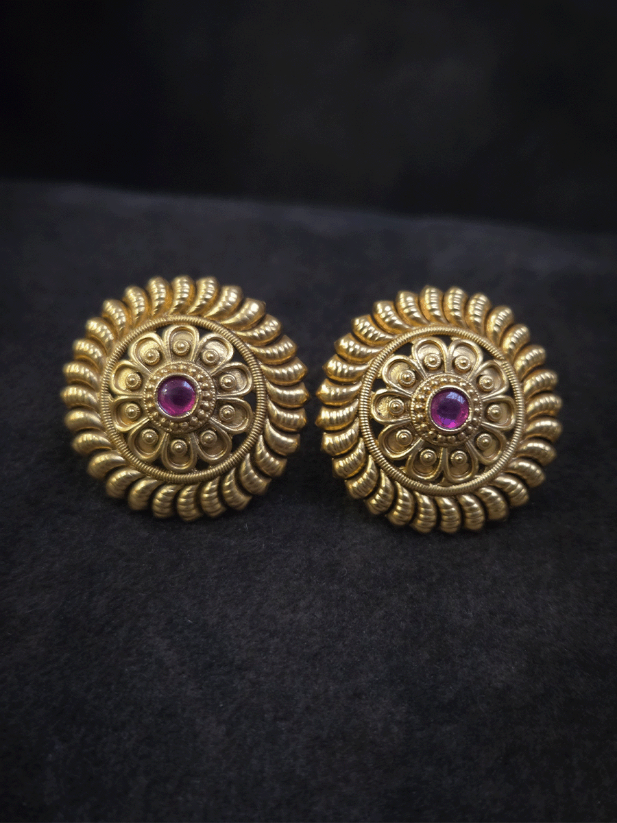 Round ruby stone flower center 3cm broad studs with leaf design on circumference