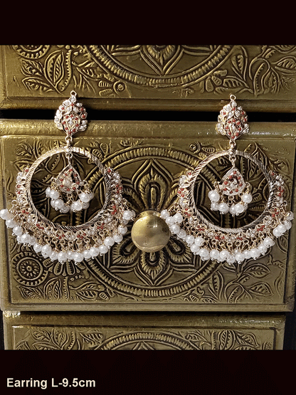 9.5cm long jadau Chandbali with leaf shaped hanging tukdi in center(Weight-57gm)