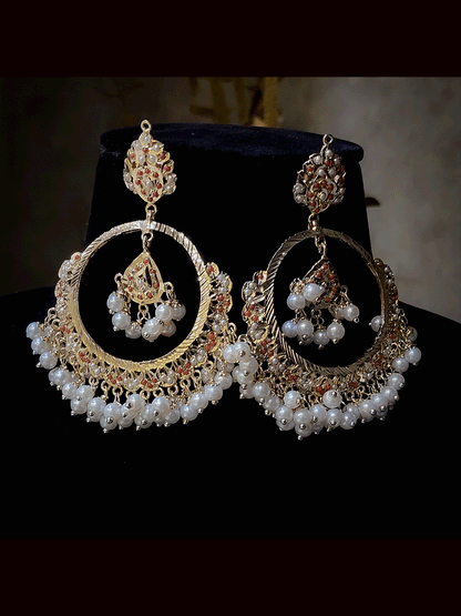 9.5cm long jadau Chandbali with leaf shaped hanging tukdi in center(Weight-57gm)