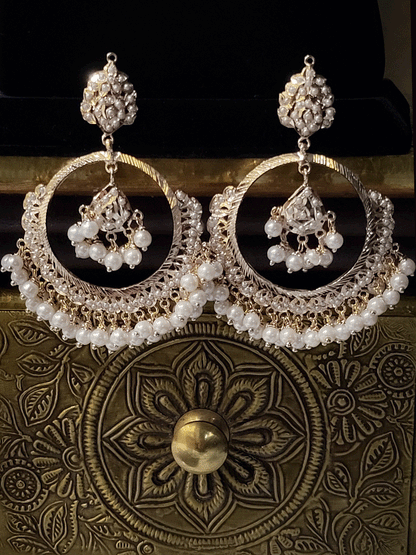9.5cm long jadau Chandbali with leaf shaped hanging tukdi in center(Weight-57gm)