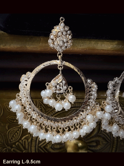 9.5cm long jadau Chandbali with leaf shaped hanging tukdi in center(Weight-57gm)