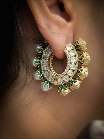 Kundan design on one side and pearl on another classy earrings with side kundan detailing(3.5cm)