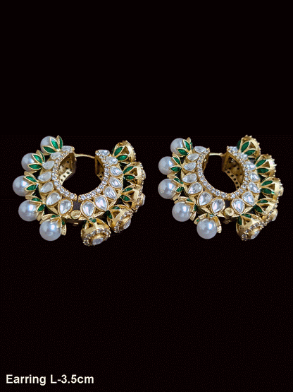 Kundan design on one side and pearl on another classy earrings with side kundan detailing(3.5cm)