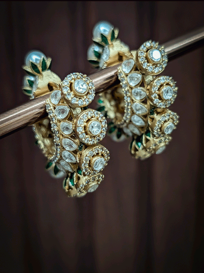 Kundan design on one side and pearl on another classy earrings with side kundan detailing(3.5cm)
