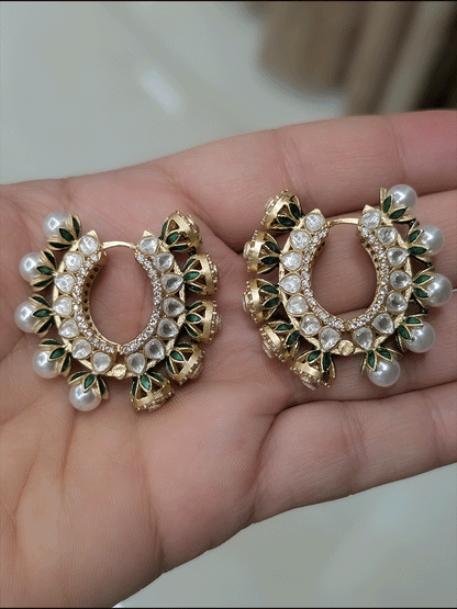 Kundan design on one side and pearl on another classy earrings with side kundan detailing(3.5cm)