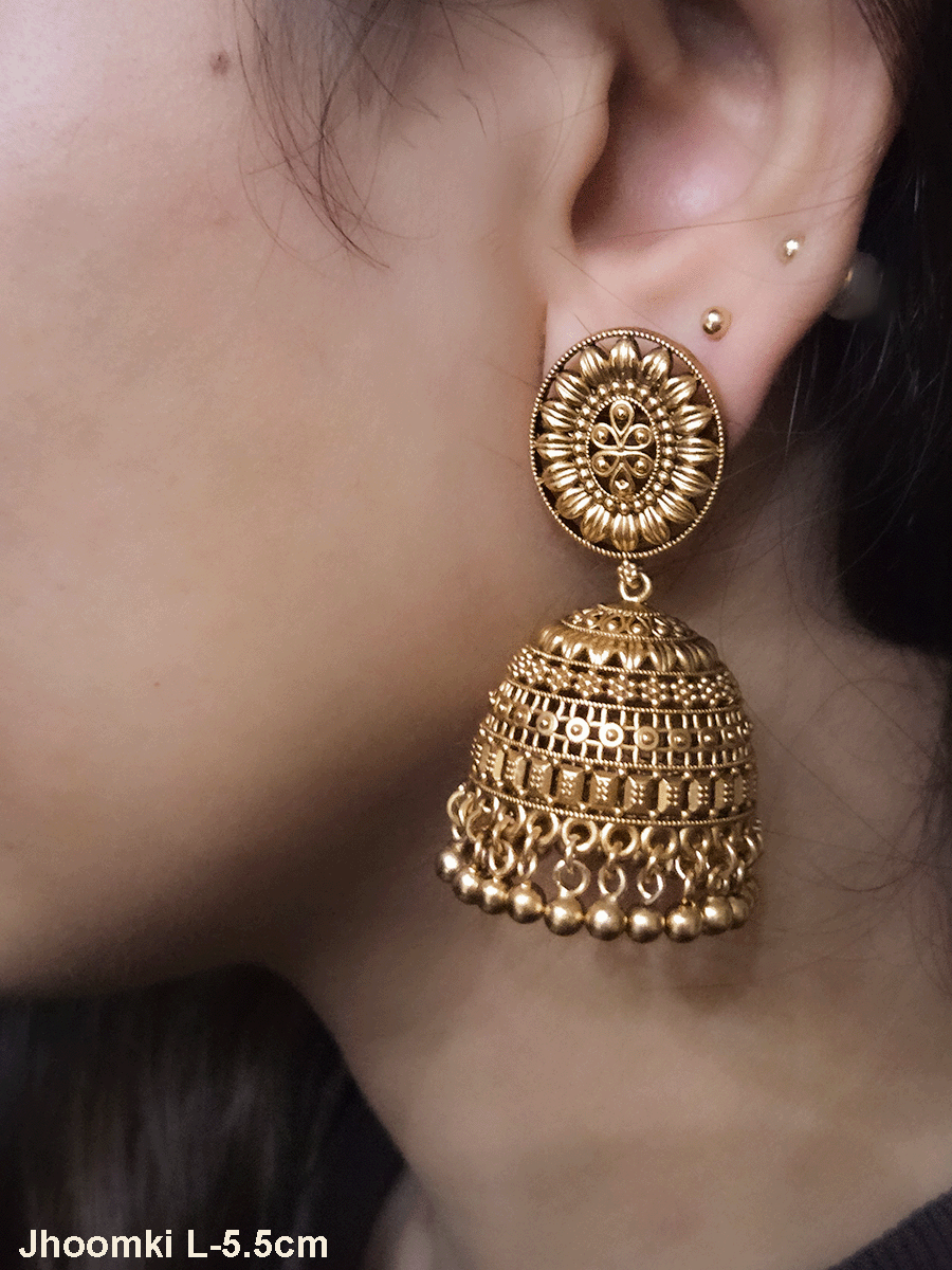 Oval top with leaf design 5.5cm long jhoomkies