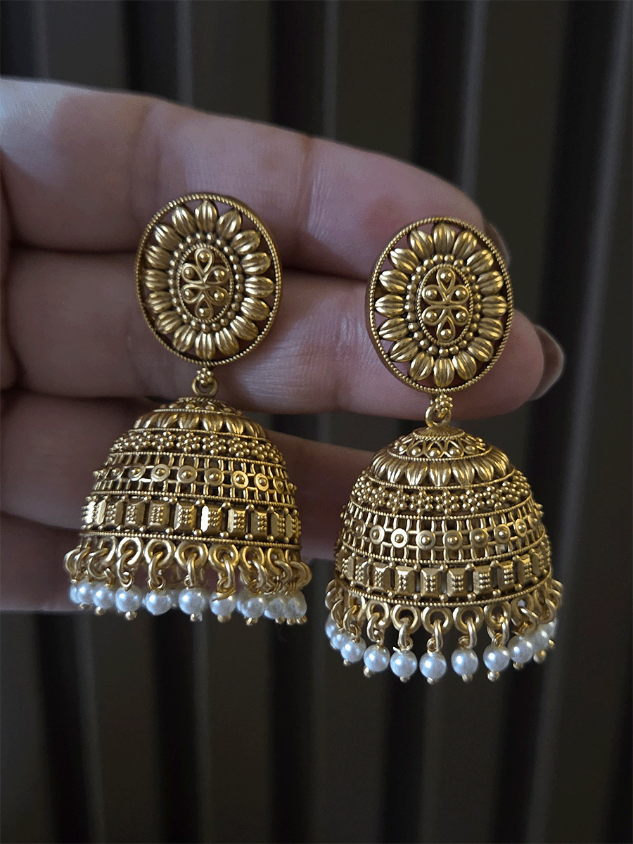 Oval top with leaf design 5.5cm long jhoomkies