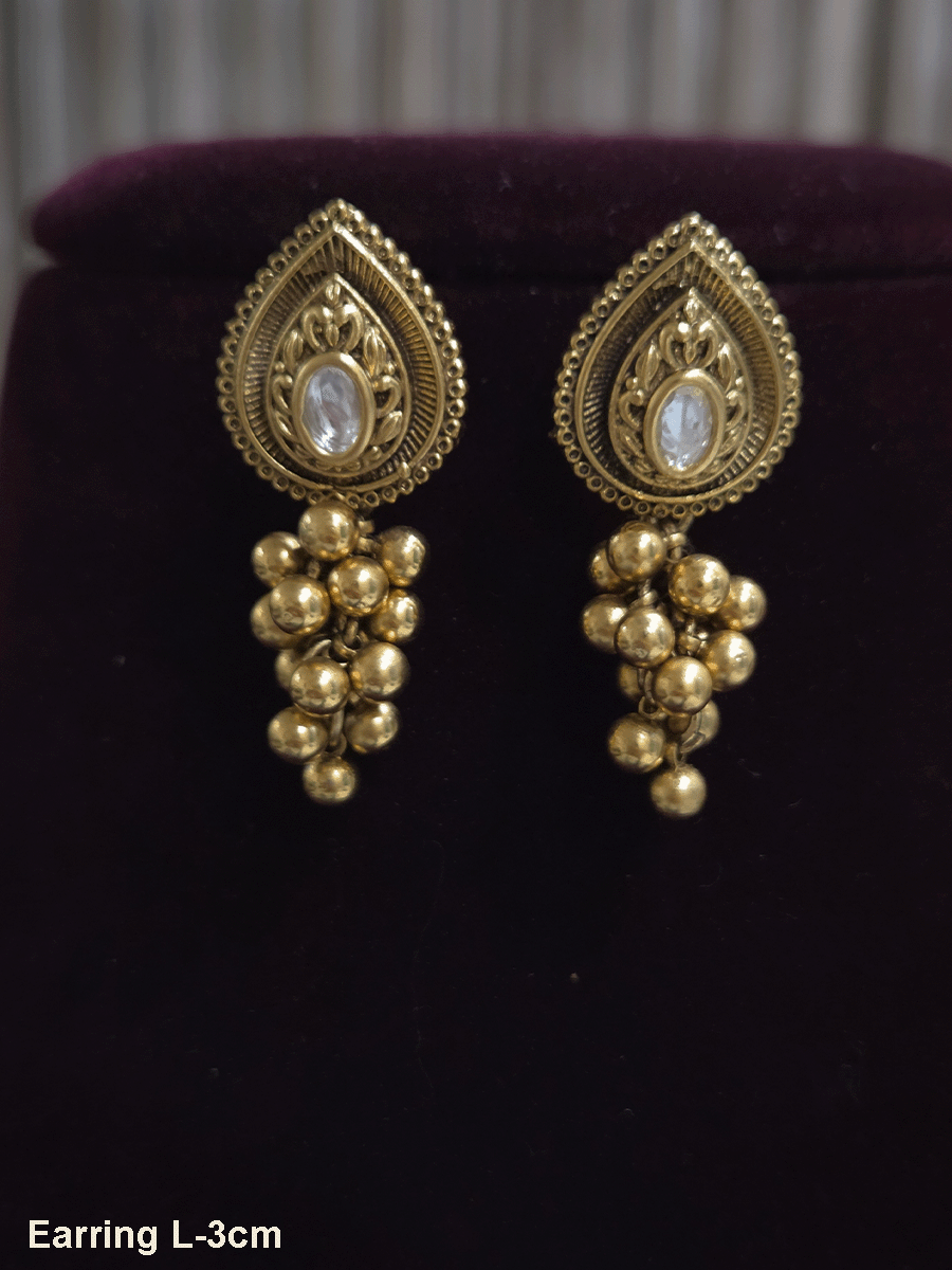 Tear drop shaped with beads bunch classy earrings(3cm)