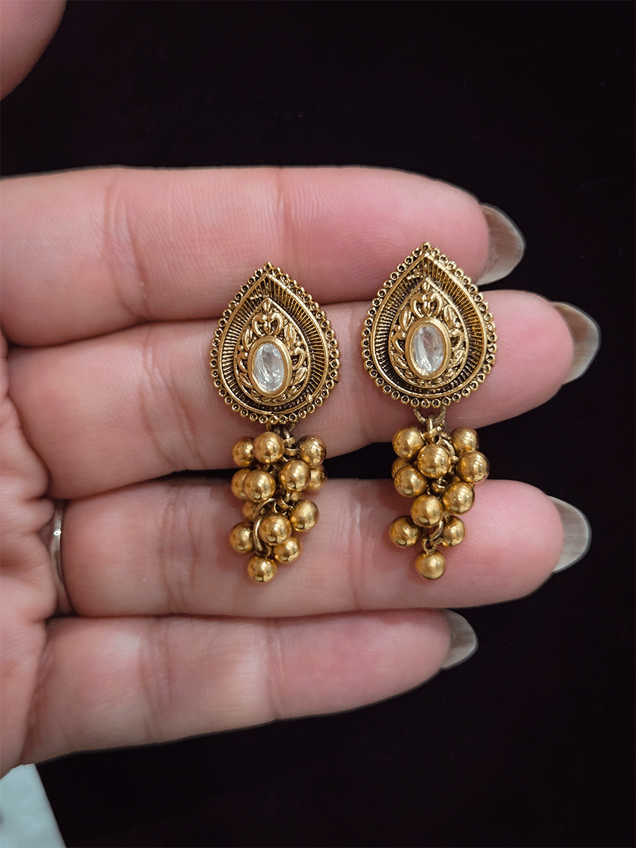 Tear drop shaped with beads bunch classy earrings(3cm)