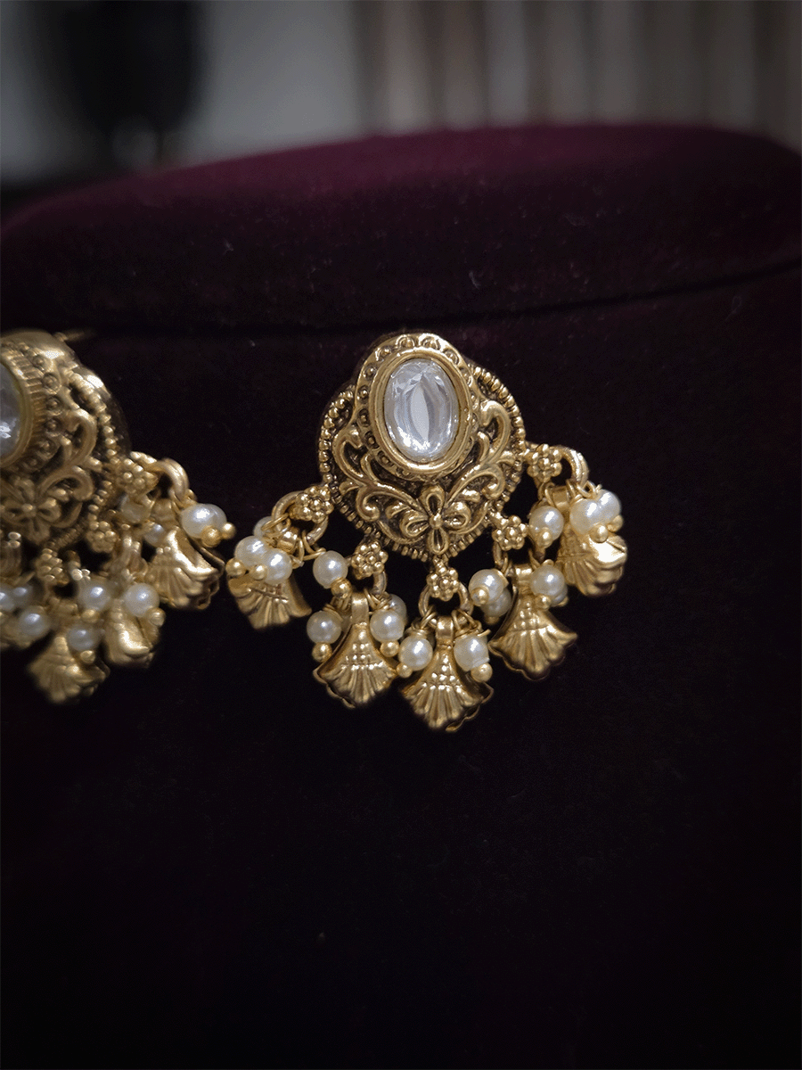 Oval kundan traditional design shell design drops earrings