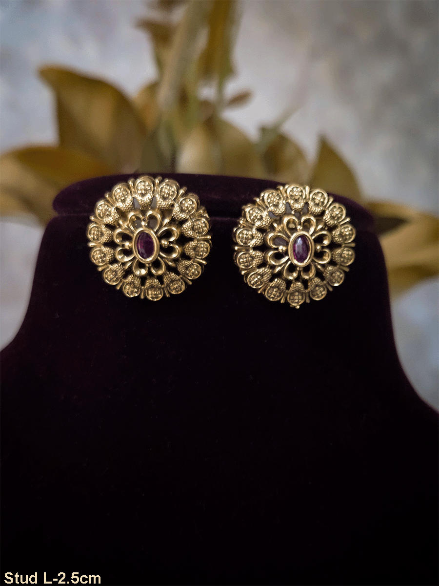 Oval stone center flower design 2.5cm long studs