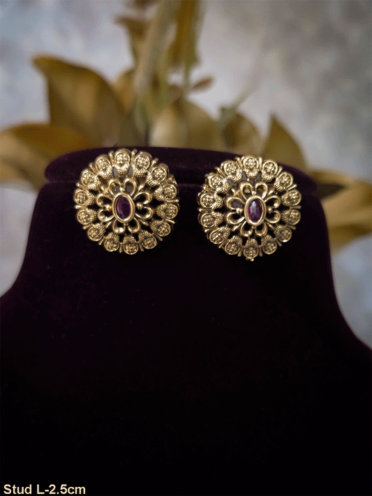 Oval stone center flower design 2.5cm long studs