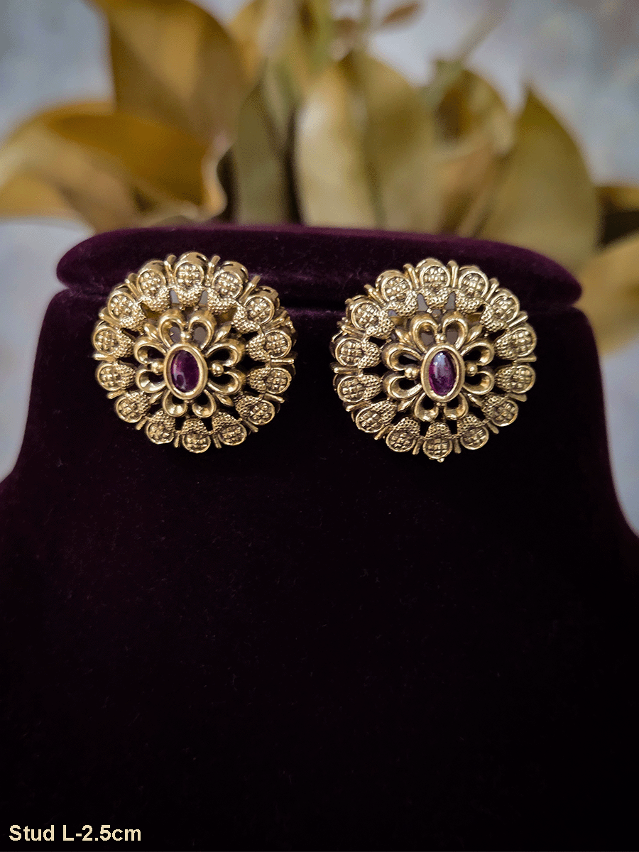 Oval stone center flower design 2.5cm long studs