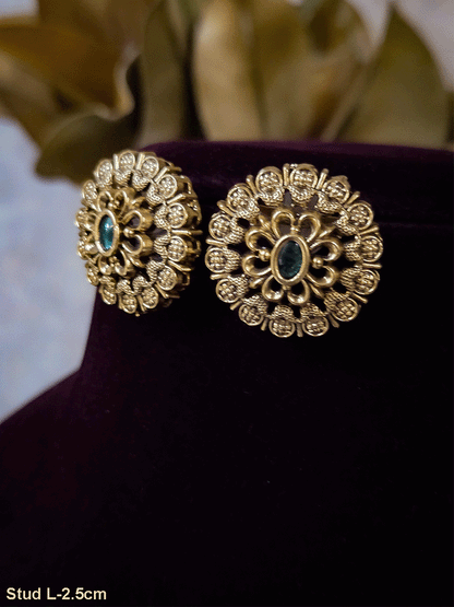 Oval stone center flower design 2.5cm long studs