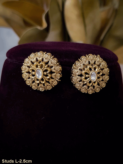 Oval stone center flower design 2.5cm long studs