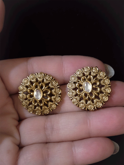 Oval stone center flower design 2.5cm long studs