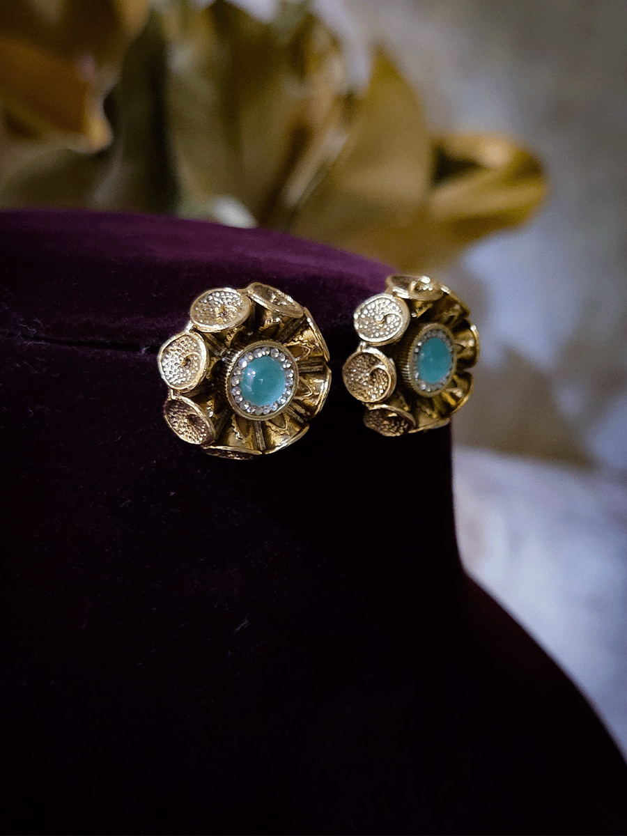Round center stone with zircon outline flower design studs with dotted coin petals