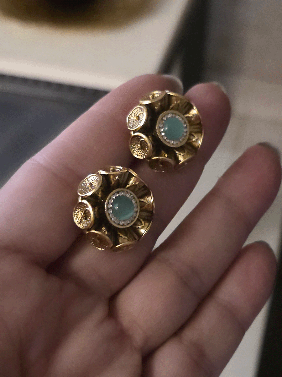 Round center stone with zircon outline flower design studs with dotted coin petals