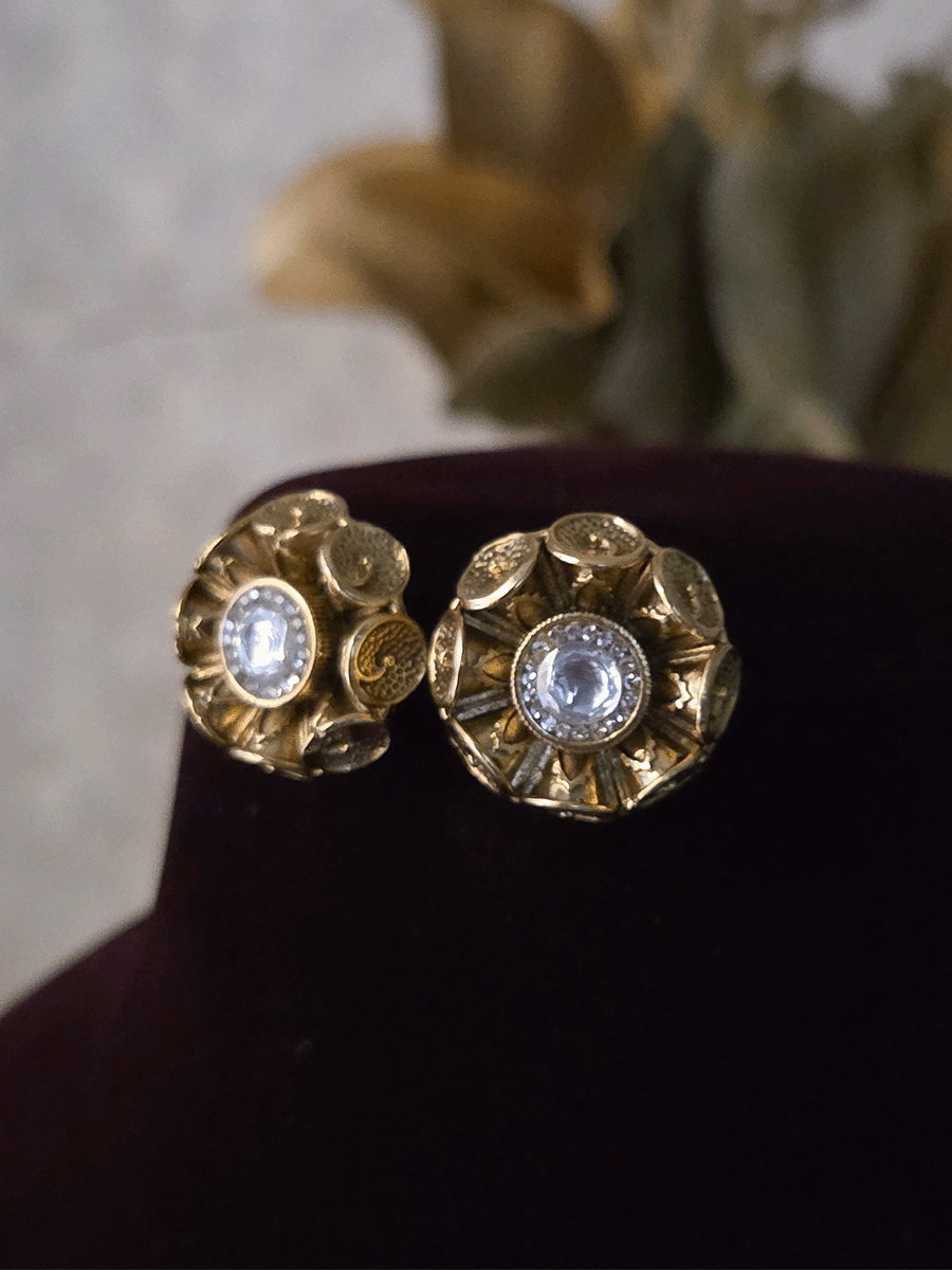 Round center stone with zircon outline flower design studs with dotted coin petals