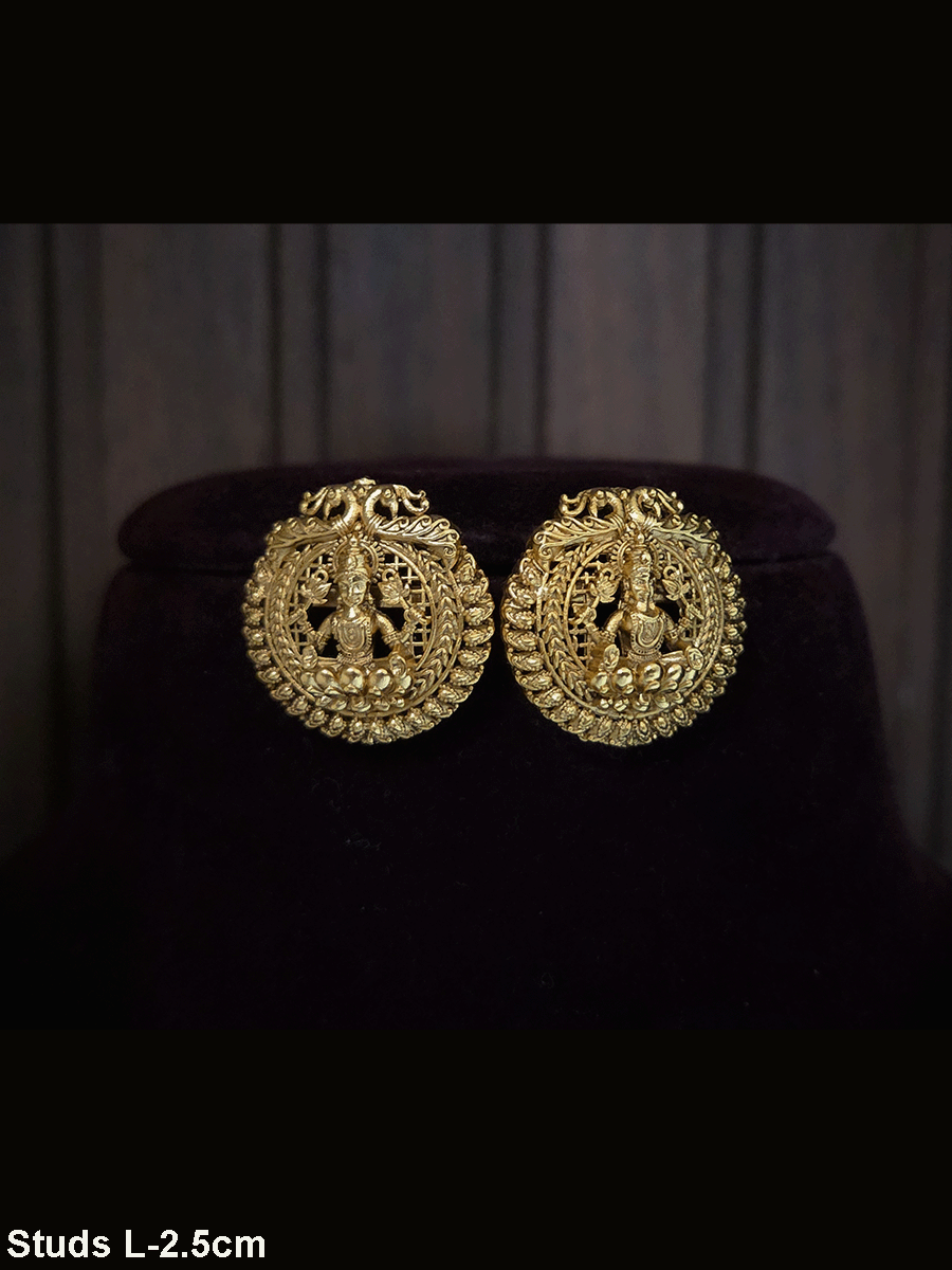 Laxmiji studs with peacocks on top and paisley design on circumference