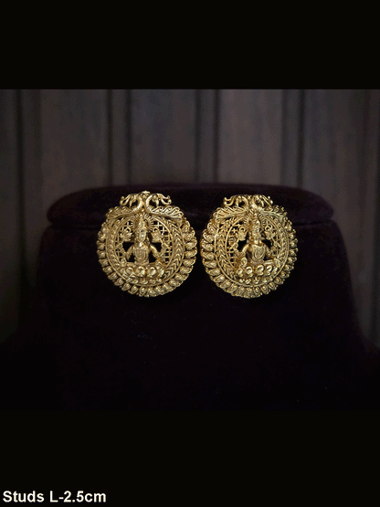 Laxmiji studs with peacocks on top and paisley design on circumference