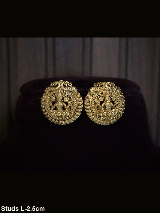 Laxmiji studs with peacocks on top and paisley design on circumference