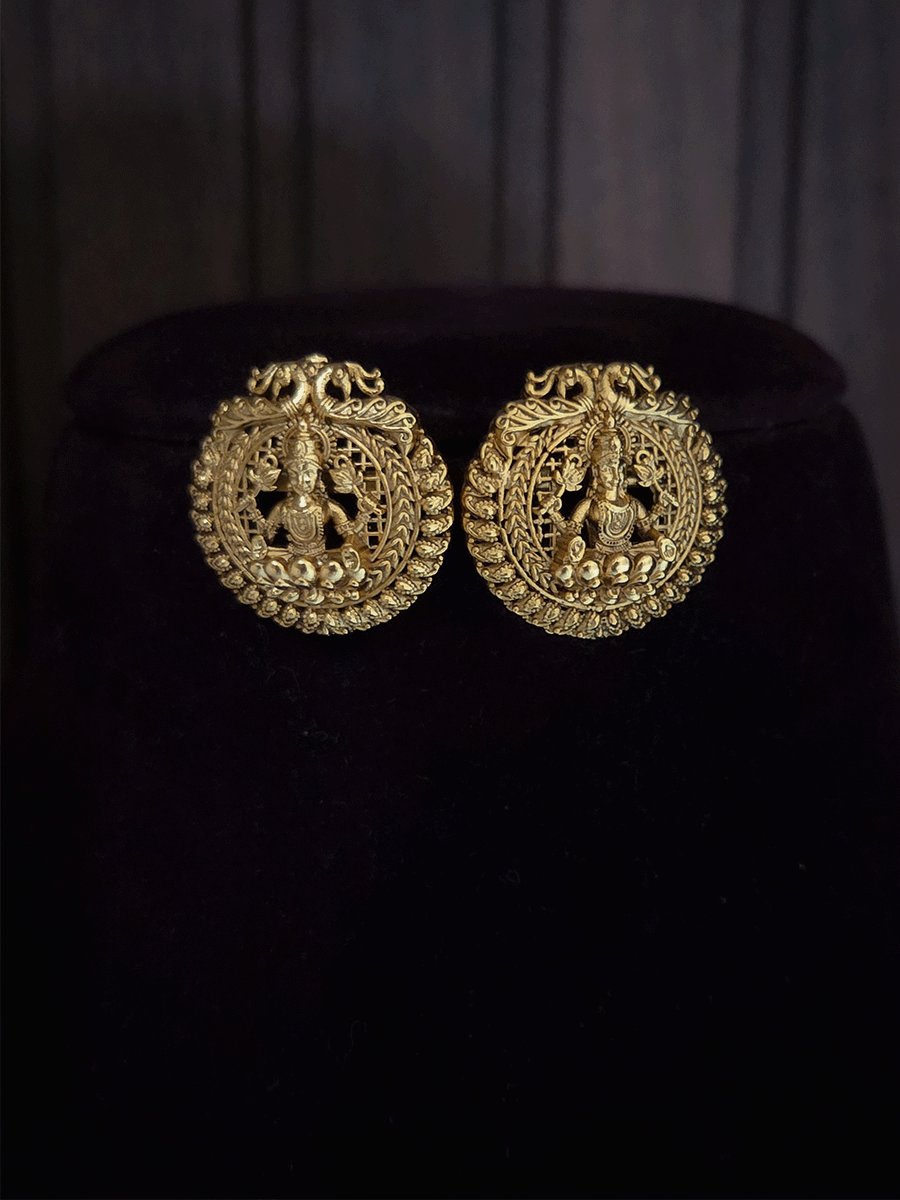 Laxmiji studs with peacocks on top and paisley design on circumference