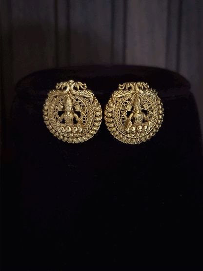 Laxmiji studs with peacocks on top and paisley design on circumference