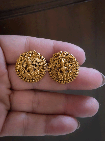 Laxmiji studs with peacocks on top and paisley design on circumference