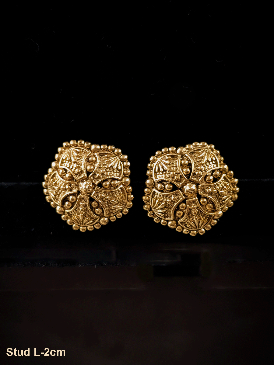 Self flower design 2cm broad studs