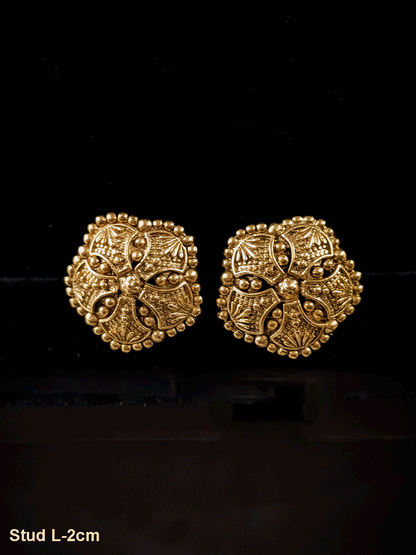 Self flower design 2cm broad studs