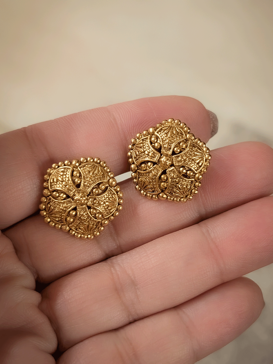 Self flower design 2cm broad studs