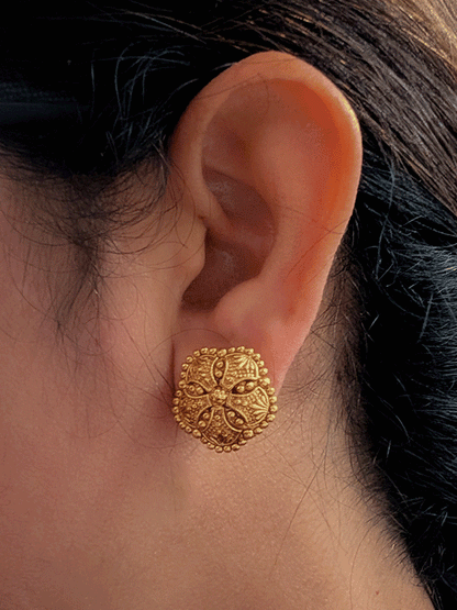 Self flower design 2cm broad studs