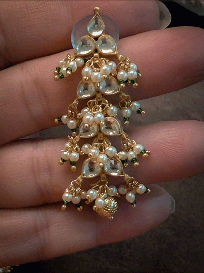Kundan leaf design earring with green bead detailing(5.5cm long)