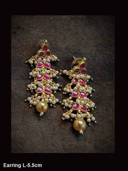 Kundan leaf design earring with green bead detailing(5.5cm long)