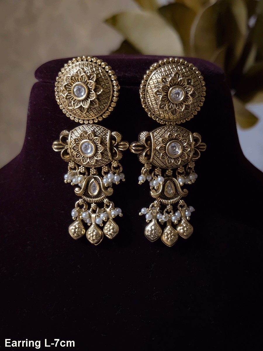 Self design circular top with kundan in flower center earrings with leaf shaped ghunghru