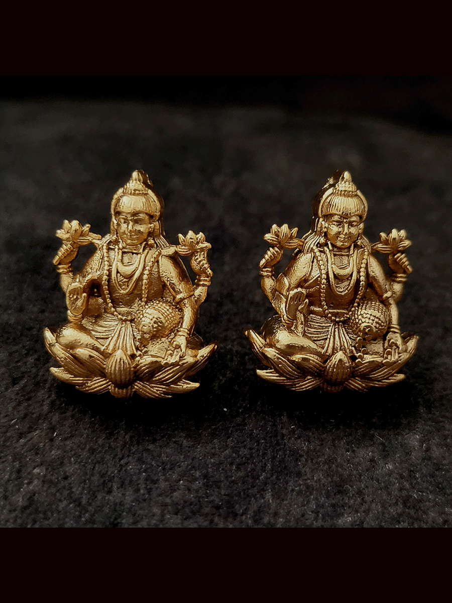 उत्तम दर्जे का और सुरुचिपूर्ण लक्ष्मीजी स्टड