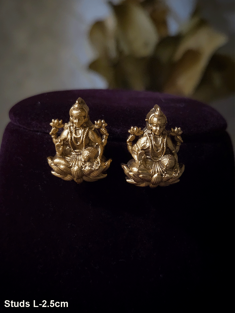 उत्तम दर्जे का और सुरुचिपूर्ण लक्ष्मीजी स्टड