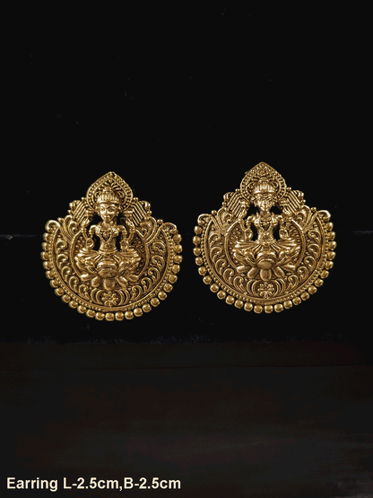 Semi circular design laxmiji studs(l-2.5cm)