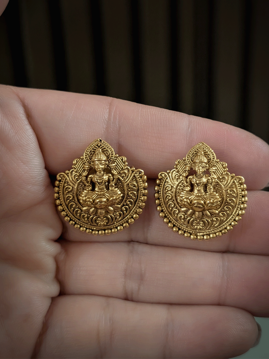 Semi circular design laxmiji studs(l-2.5cm)