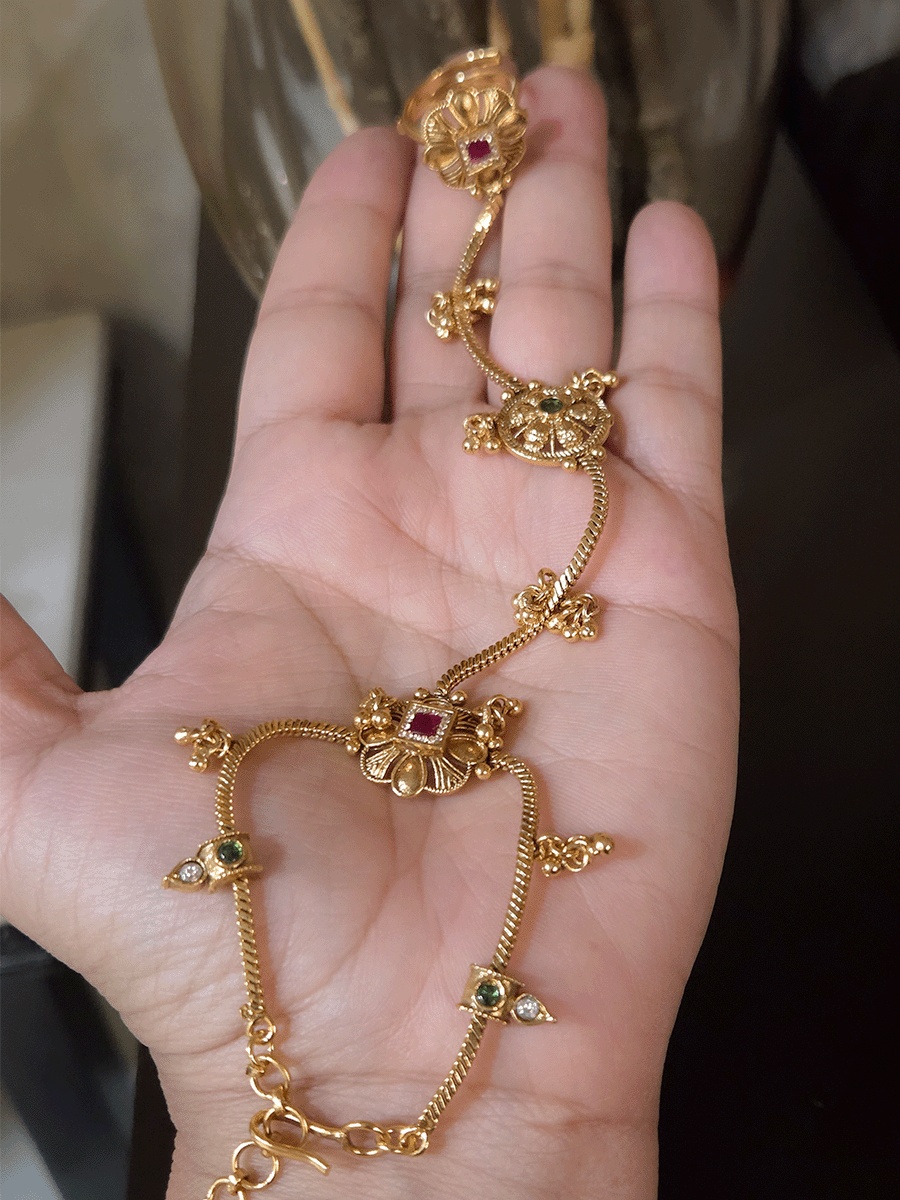 Flower design ghunghru hangings on chain hathphool(one piece)