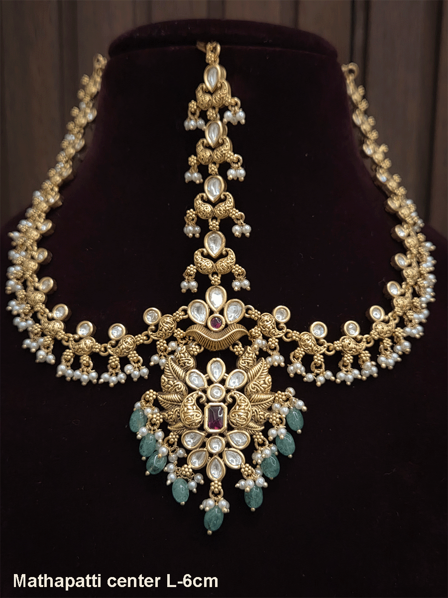 Paisley with kundan flower design center mathapatti with paisley design side string