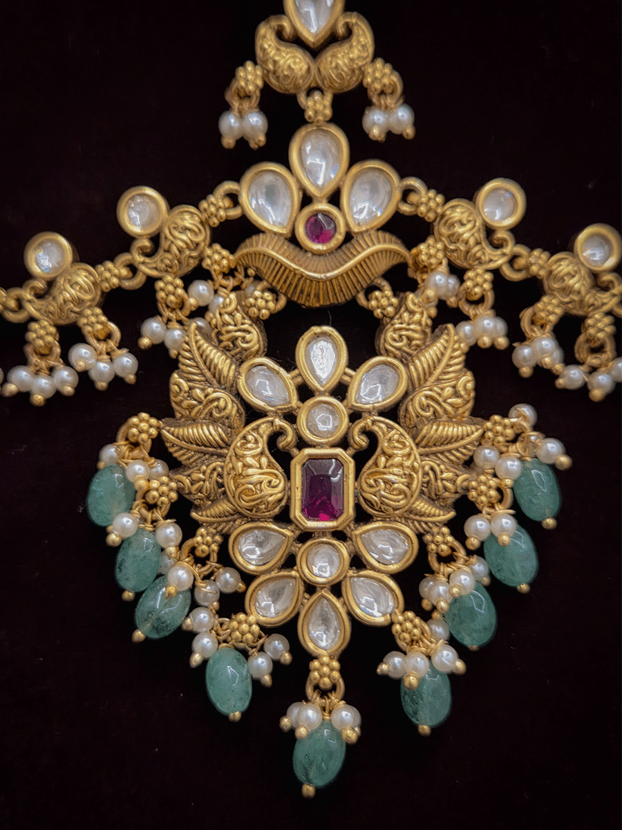 Paisley with kundan flower design center mathapatti with paisley design side string