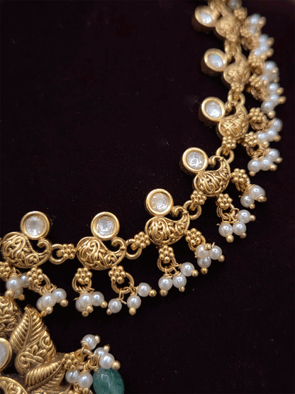 Paisley with kundan flower design center mathapatti with paisley design side string