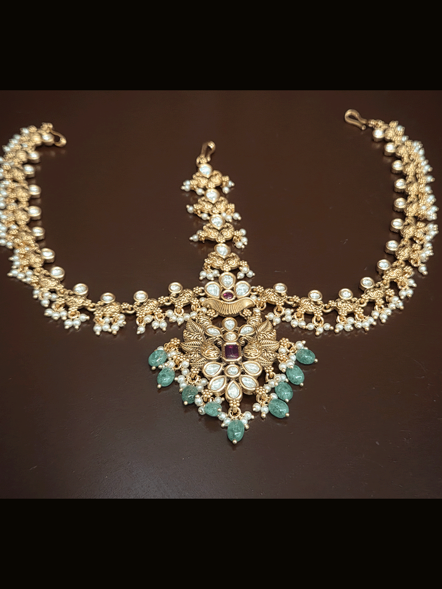 Paisley with kundan flower design center mathapatti with paisley design side string