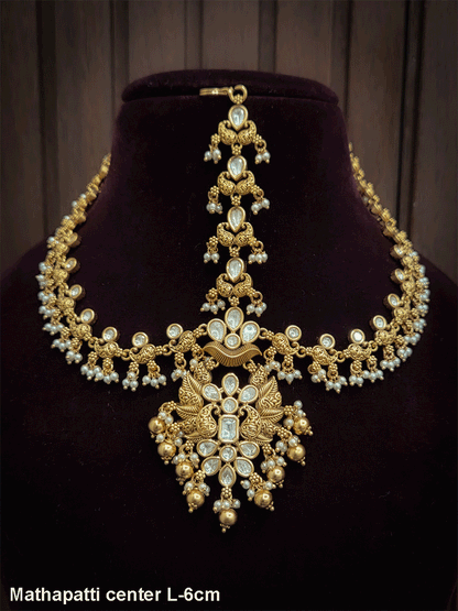 Paisley with kundan flower design center mathapatti with paisley design side string