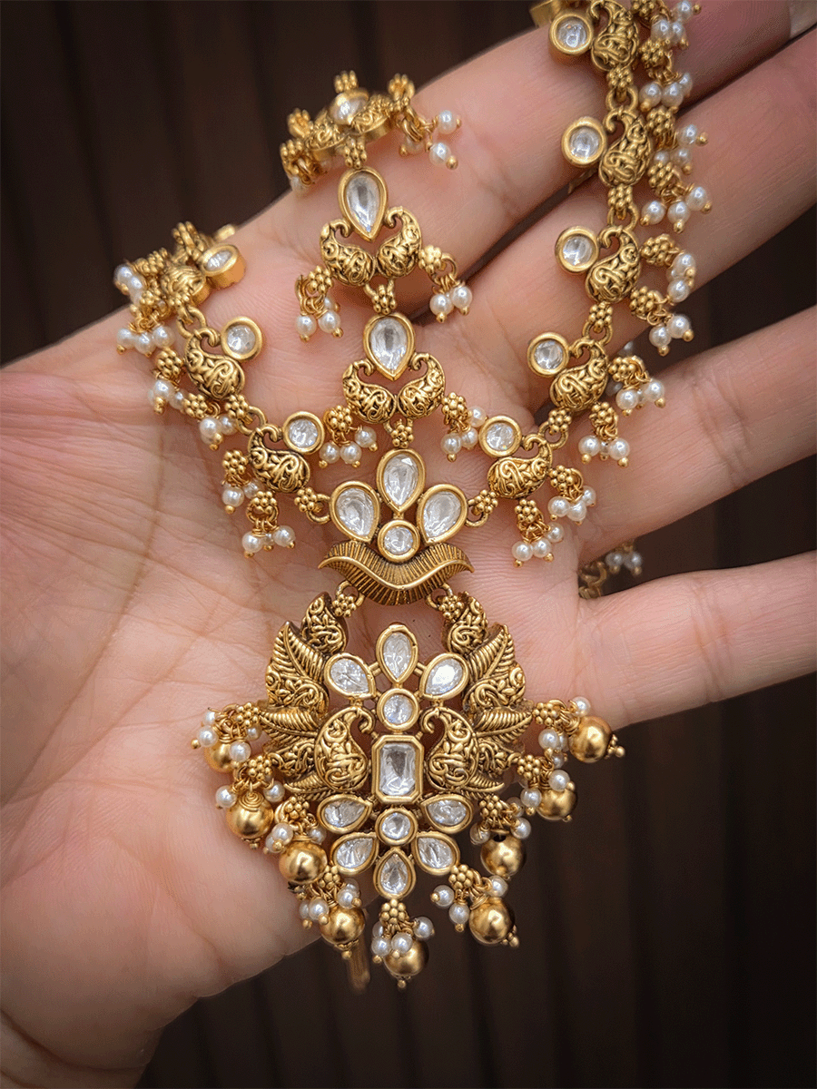 Paisley with kundan flower design center mathapatti with paisley design side string