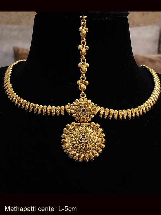 Flower design center with peacock design side chain mathapatti