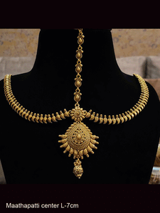Leaf design mathapatti with flower design top and paisley design side chains